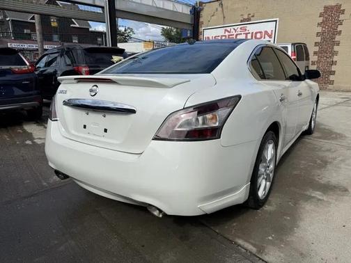 White 2013 Nissan Maxima SV