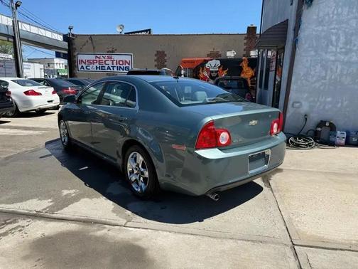 Green 2009 Chevrolet Malibu LT