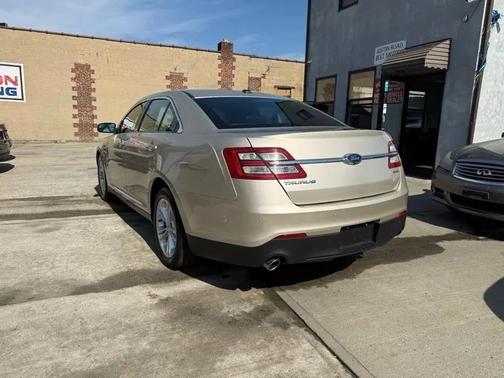 Tan 2018 Ford Taurus SEL FWD