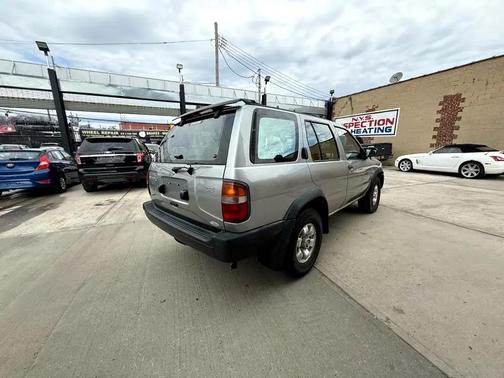 Silver 1998 Nissan Pathfinder XE-V6 4WD