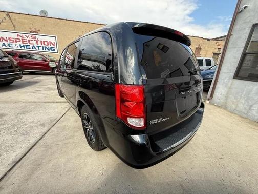 Black 2018 Dodge Grand Caravan GT