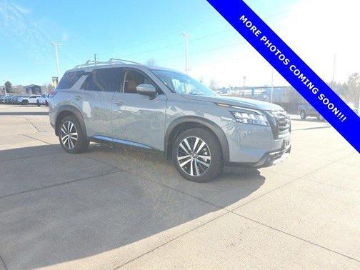 2023 Nissan Pathfinder Platinum 4WD