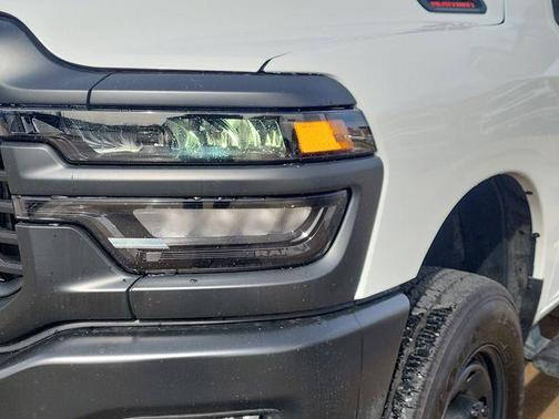 Bright White Clearcoat 2026 RAM 2500 Tradesman Crew Cab 4x4 8' Box