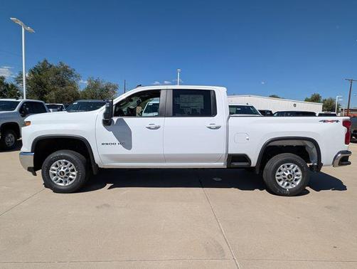 Summit White 2026 Chevrolet Silverado 2500 LT