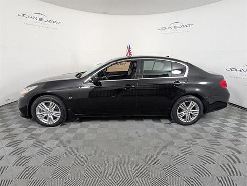 2015 INFINITI Q40 Base
