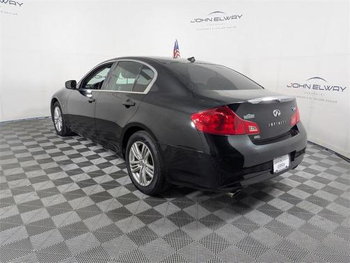 2015 INFINITI Q40 Base