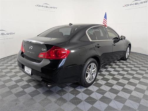 2015 INFINITI Q40 Base