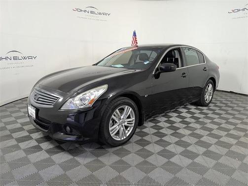 2015 INFINITI Q40 Base