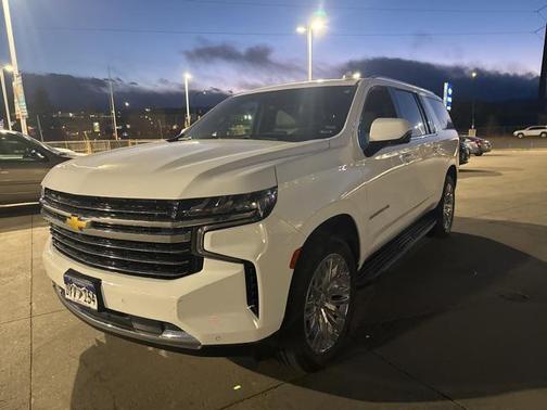 2023 Chevrolet Suburban LT