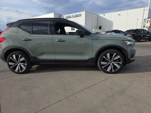 2022 Volvo XC40 Recharge Pure Electric P8 Twin Ultimate