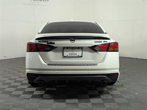 2022 Nissan Altima SR FWD