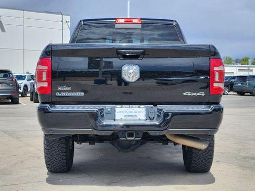 Diamond Black Crystal Pearlcoat 2022 RAM 2500 Laramie Crew Cab 4x4 6'4' Box