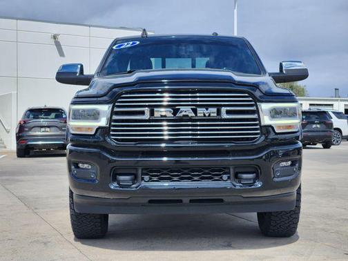 Diamond Black Crystal Pearlcoat 2022 RAM 2500 Laramie Crew Cab 4x4 6'4' Box