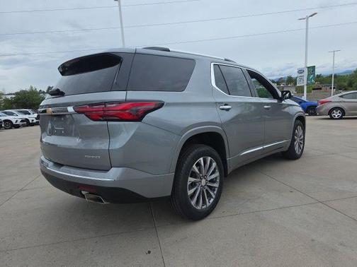 Sterling Gray Metallic 2023 Chevrolet Traverse Premier