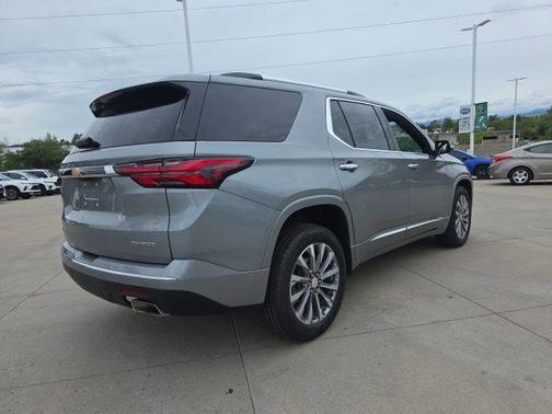 Sterling Gray Metallic 2023 Chevrolet Traverse Premier