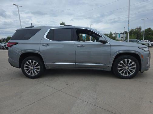 Sterling Gray Metallic 2023 Chevrolet Traverse Premier