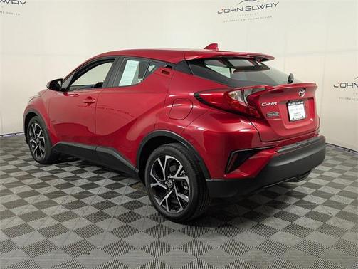 2022 Toyota C-HR XLE