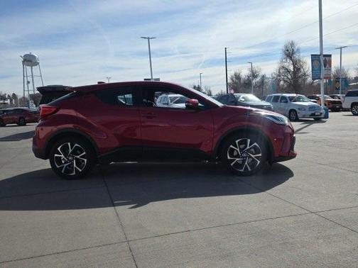 2022 Toyota C-HR XLE