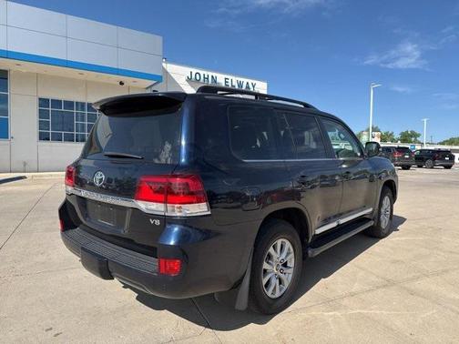 2016 Toyota Land Cruiser Base