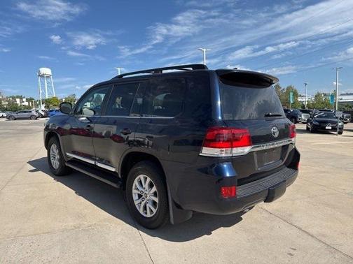 2016 Toyota Land Cruiser Base