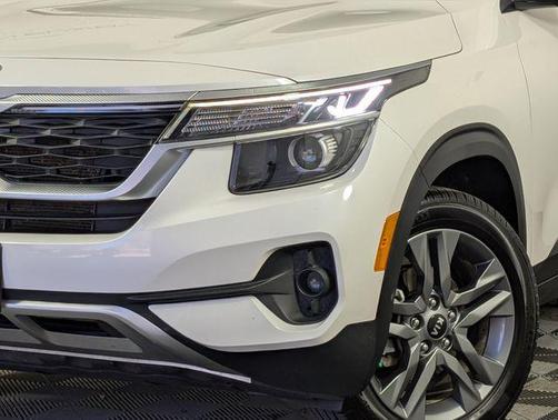 Snow White Pearl 2021 Kia Seltos S