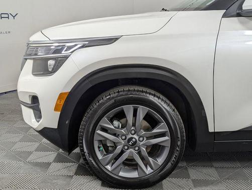 Snow White Pearl 2021 Kia Seltos S