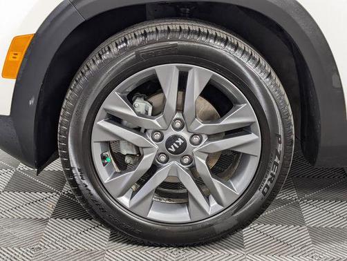 Snow White Pearl 2021 Kia Seltos S