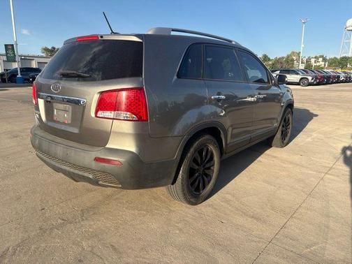 Titanium Silver 2011 Kia Sorento LX