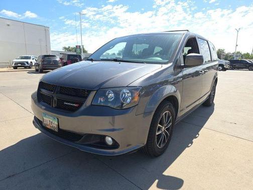 Granite Pearlcoat 2018 Dodge Grand Caravan SE