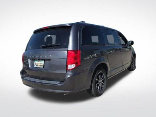 Granite Pearlcoat 2018 Dodge Grand Caravan SE