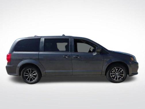 Granite Pearlcoat 2018 Dodge Grand Caravan SE
