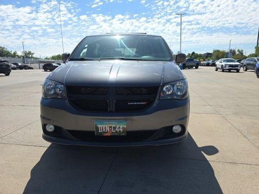 Granite Pearlcoat 2018 Dodge Grand Caravan SE