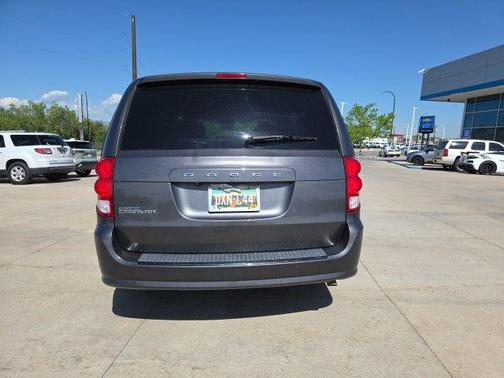 Granite Pearlcoat 2018 Dodge Grand Caravan SE