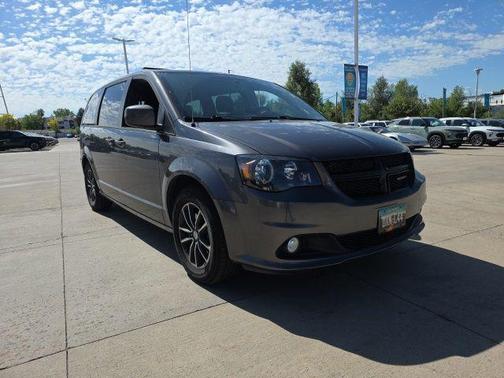 Granite Pearlcoat 2018 Dodge Grand Caravan SE