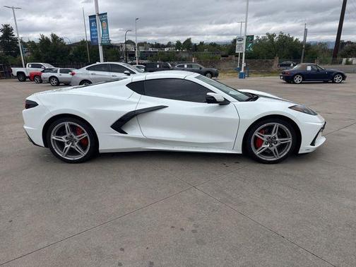 Arctic White 2022 Chevrolet Corvette Stingray w/2LT