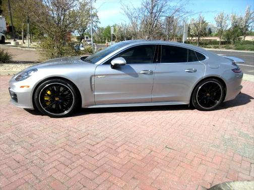 2020 Porsche Panamera E-Hybrid Turbo S