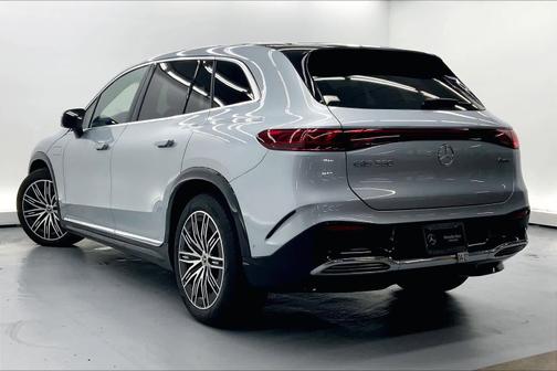 Cirrus Silver Metallic 2023 Mercedes-Benz EQS 580
