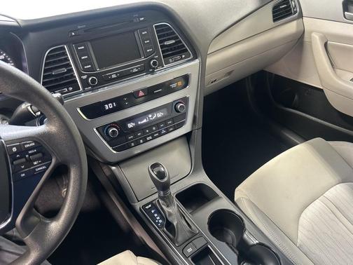 2016 Hyundai SONATA Hybrid SE