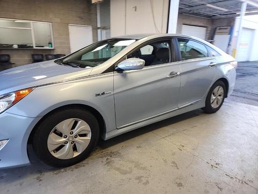 2013 Hyundai SONATA Hybrid Base