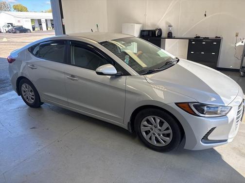 2018 Hyundai ELANTRA SE
