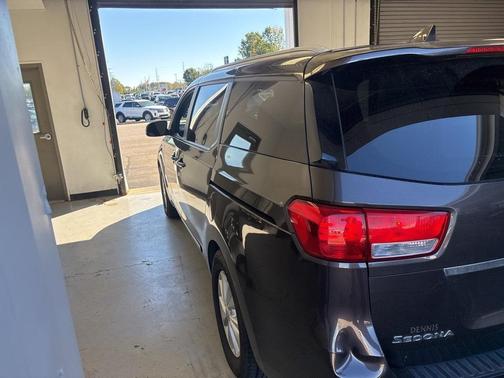 2016 Kia Sedona LX