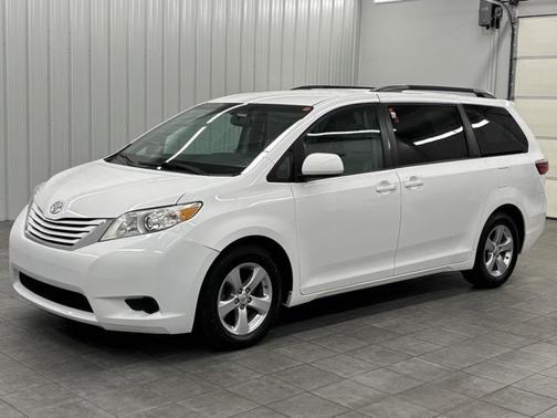 2017 Toyota Sienna LE