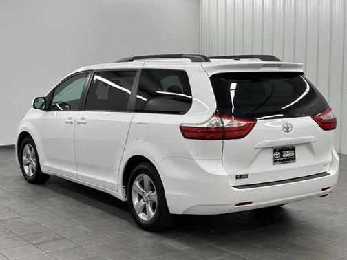 2017 Toyota Sienna LE