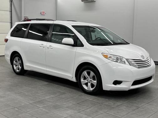 2017 Toyota Sienna LE