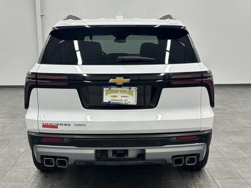 2025 Chevrolet Traverse LT