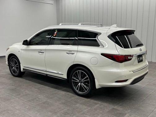 Pure White 2024 Volkswagen Atlas 2.0T SE w/Technology 4MOTION