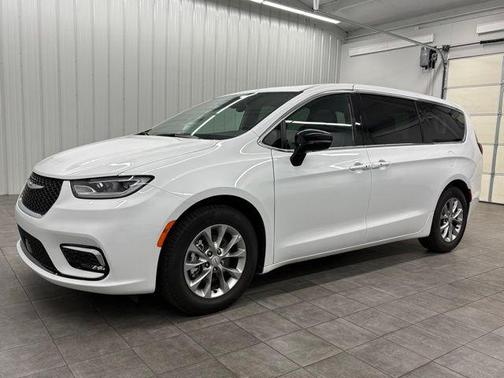 Bright White Clearcoat 2026 Chrysler Pacifica Limited