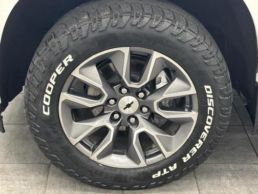 Iridescent Pearl Tricoat 2020 Chevrolet Silverado 1500 RST