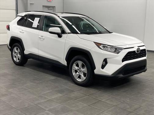 Photo 1 of 32 of 2019 Toyota RAV4 XLE