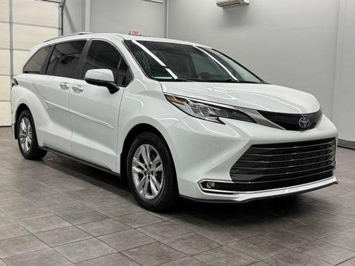 2022 Toyota Sienna Limited
